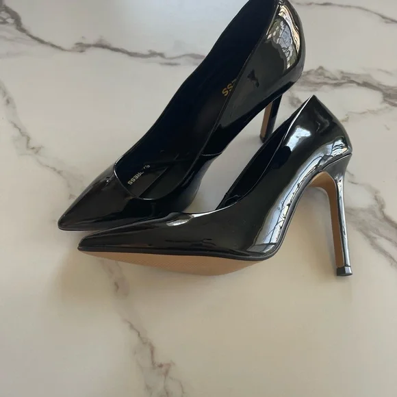 Express Black Glossy Heels - Picture 2 of 4